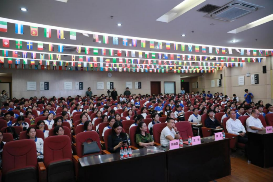 院士领航话陶瓷，科技薪火润心田——2025深圳市院士专家进校园系列活动走进深圳外国语学校高中部